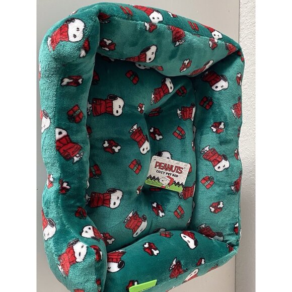 Peanuts Snoopy Small Dog Cat Pet Cozy Cuddler Bed Christmas Holiday Green NEW - Picture 11 of 15